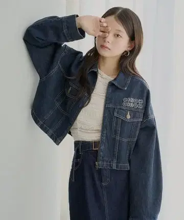 chico 가슴 로고 숏 기장 스웨이드 지퍼 블루종 네이비