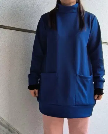 핸드메이드 네이비 터틀넥 롱 맨투맨