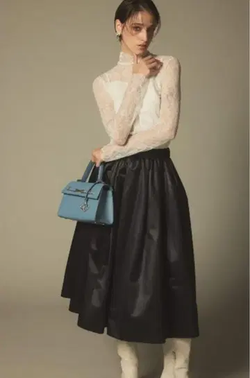 CELFORD 턱 볼륨 새틴 스커트 36 블랙