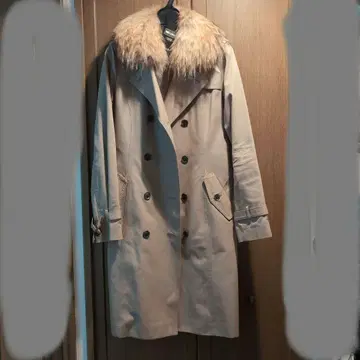 베이지 퍼 옷깃 트렌치코트