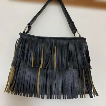 프린지 핸드백 블랙과 베이지