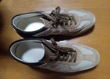 [ 새상품급 ] HOGAN 스니커즈 사이즈 8 (26.5~27cm)