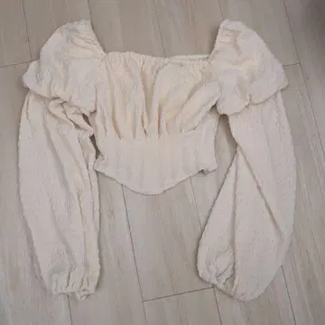 eimy istoire 턱 디자인 텍스처 숏 상의 IVORY