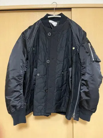 Sacai 블랙 MA-1 자켓