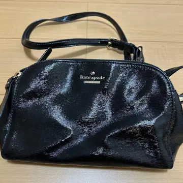 새상품급 kate spade 블랙 숄더백 에나멜
