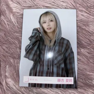사쿠라자카46 후지요시 카린 체크 코디 츄