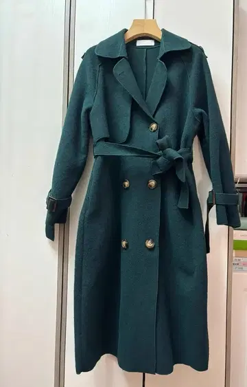 다크 그린 트렌치코트 울 느낌
