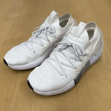 UNDER ARMOUR UA 호버 팬텀 3