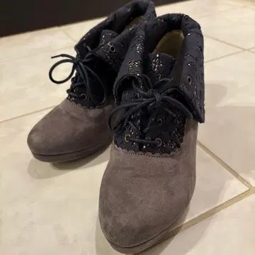 axes femme 새상품급 그레이 스웨이드 레이스 부티 힐 8cm