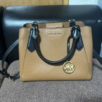 MICHAEL KORS 카멜 숄더백