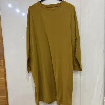 머스타드 컬러 긴팔 티셔츠 원피스 예술과 과학