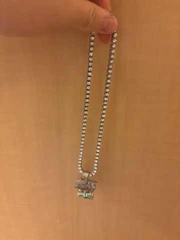 AVALANCHE 크리스탈 목걸이