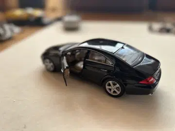 마이스트 CLS 1/18 메르세데스-벤츠