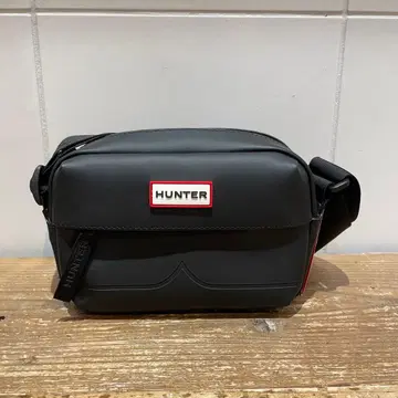 HUNTER 러버라이즈 미니 크로스바디 블랙 숄더