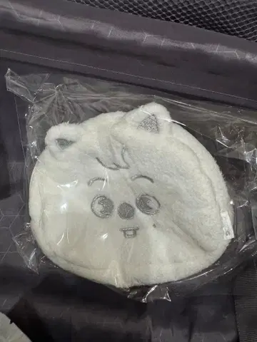 SKZOO REVERSIBLE FACE POUCH 한쿼카