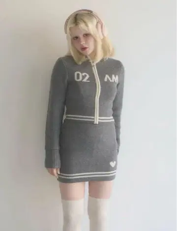 [정품] Andmary Logo zip set up gray
