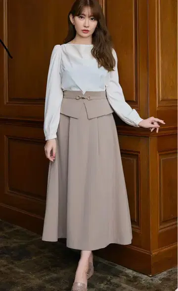 Bit Peplum Flare Skirt 베이지 S사이즈