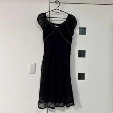 새상품급 TeenPix 블랙 원피스 반팔 원피스 무릎 기장 원피스 멋짐