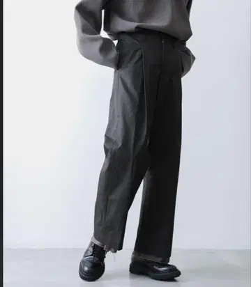RICH I 리치아이 UNCLE TUCK TAPERED TROUSERS