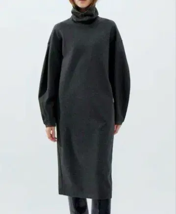 유니클로 브러쉬드 저지 터틀넥 원피스