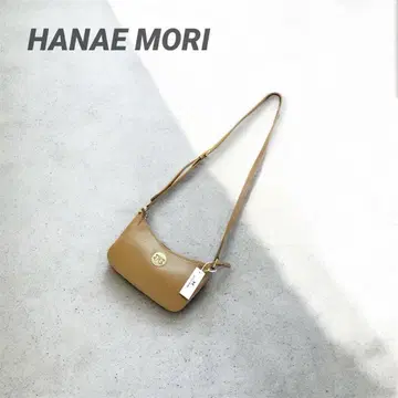 새상품 HANAE MORI 숄더백 천연 가죽 주름 백 하프문