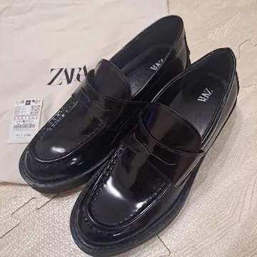 ZARA 미사용 새상품 에나멜 가죽풍 페니 스트랩 로퍼