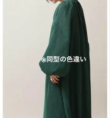 R JUBILEE 볼륨 플리츠 원피스