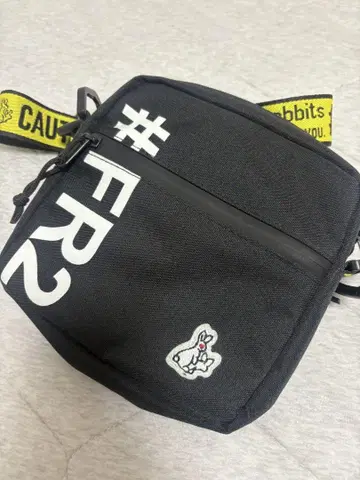 FR2 숄더백 블랙