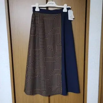 쿠튀르 랩 스타일 롱 스커트 네이비 x 브라운