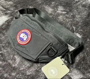 Canada Goose 바디백 블랙