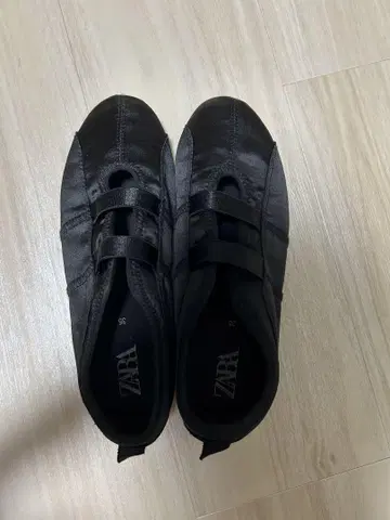 ZARA 새틴 플랫슈즈 블랙 35