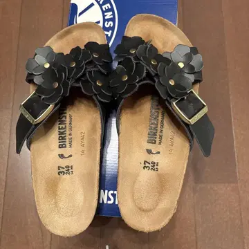 BIRKENSTOCK 유나이티드 애로우즈 플라워 장식 샌들 37
