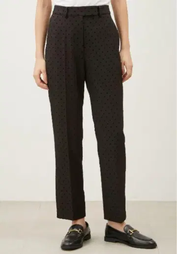 최종 가격 인하 새상품급 도트 센터 프레스 테이퍼드 팬츠