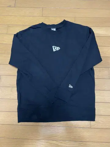 [새상품급] NEW ERA 블랙 트레이닝복 M