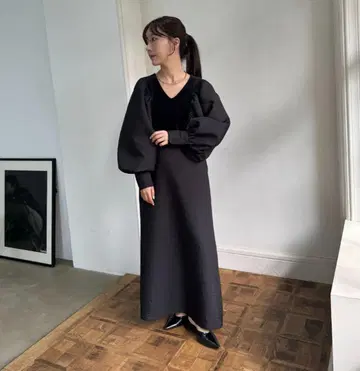 I am V넥 디자인 플레어 원피스
