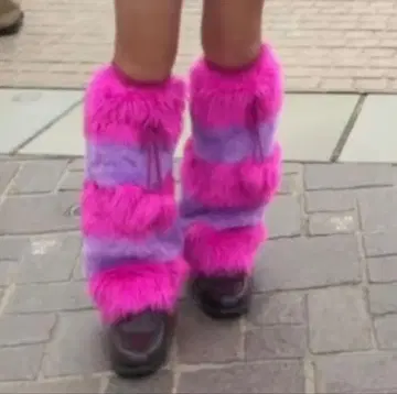 체셔 고양이의 퍼 레그 워머