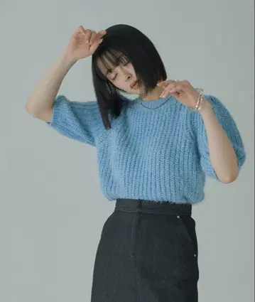 스카이블루 반팔 니트 루즈핏