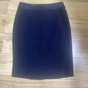 새상품급 BEIGE, CINDY 스커트 네이비 사이즈 2