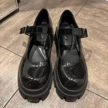 ZARA 통굽 블랙 로퍼 38 사이즈