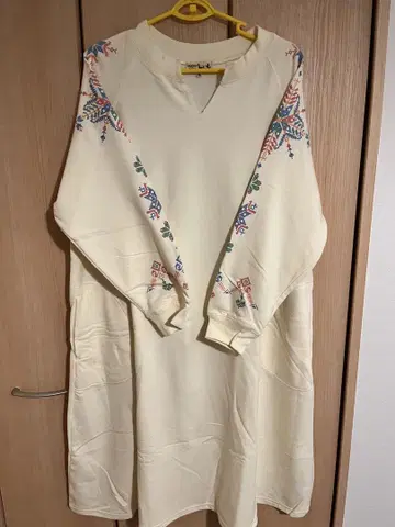 티티카카 무초 빅 사이즈 자수 맨투맨 원피스