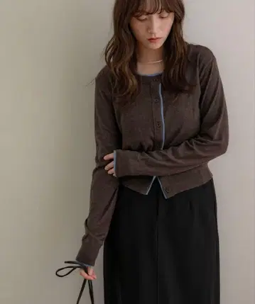 NOAHL 브라운 x 블루 크롭 가디건
