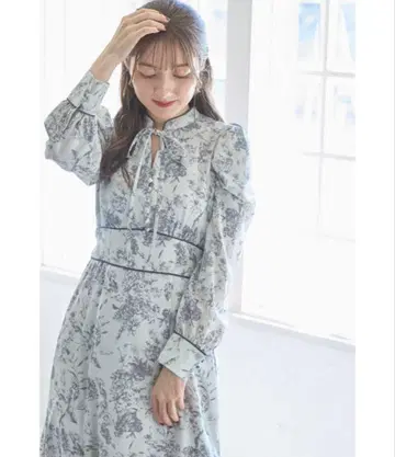 토코 클로젯 스탠드 카라 클래시컬 플라워 머메이드 원피스