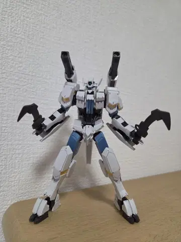 HG 건담 플라우로스 (재액의 전쟁 시기)