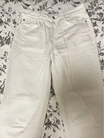 ZARA 화이트 스트레이트 데님 26