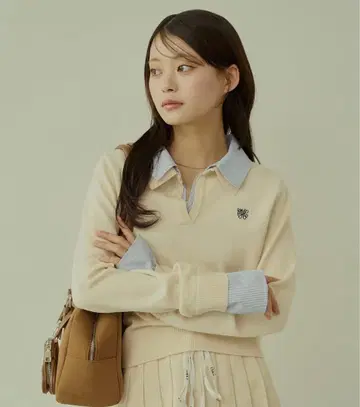 Chico 자수 장식 카라 부착 폴로 니트