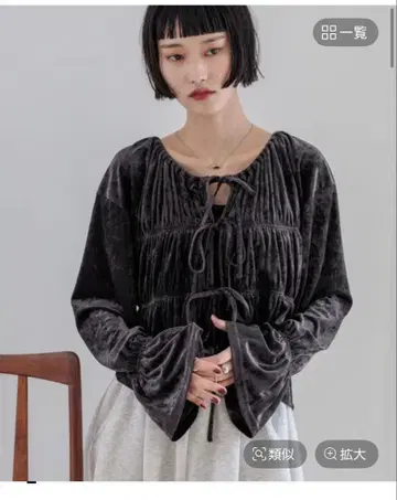 LOWRYSFARM 벨로아 셔링 블라우스 차콜 그레이