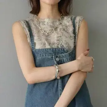 lumier 뉴앙스 프린지 자카드 슬리브리스 블라우스 베이지 F