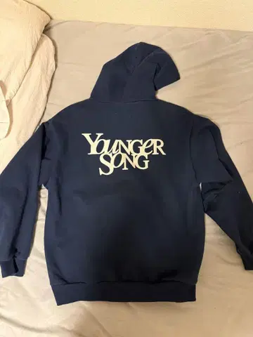 younger song 후드티