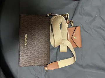 MICHAEL KORS 숄더백 브라운