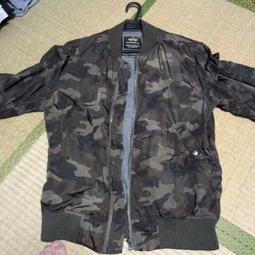 ALPHA INDUSTRIES 카모플라쥬 점퍼 M